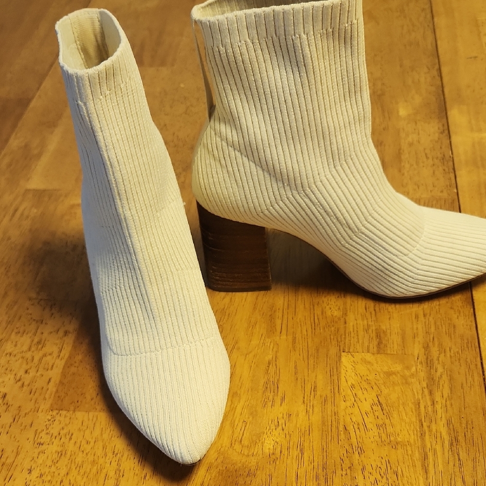 Steven By Steve Madden Cream Ribbed Heeled Boots